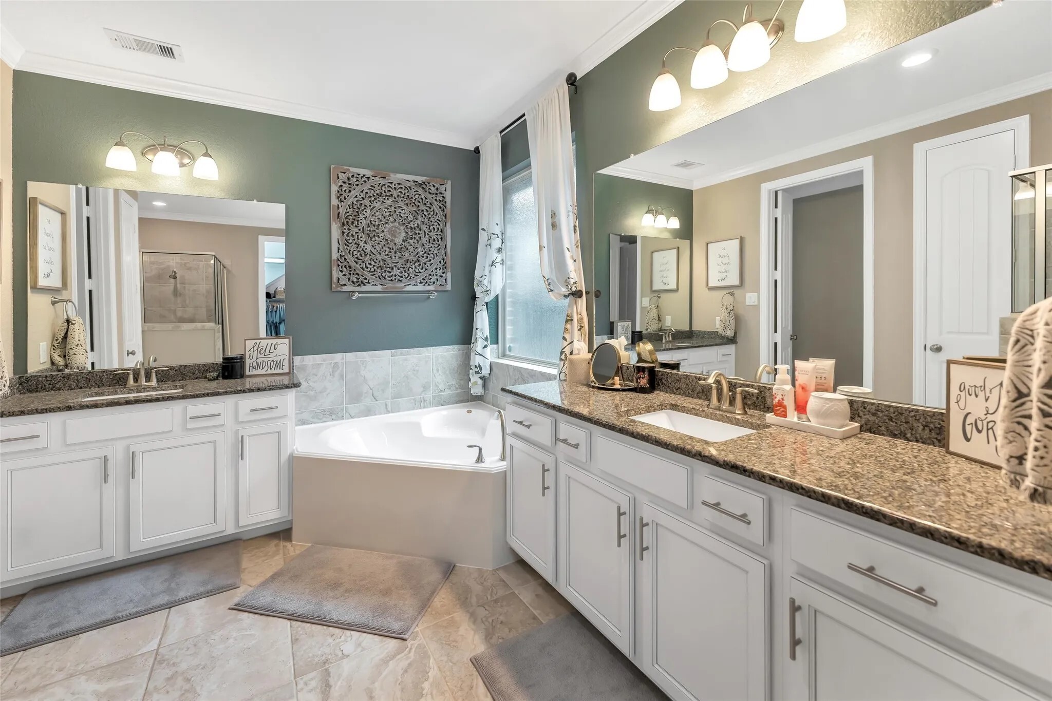 Master Bathroom with bathtub - 1027 Ginger Glade Ln