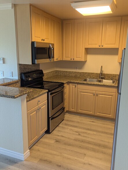 Kitchen 2 - 10006 Maya Linda Rd