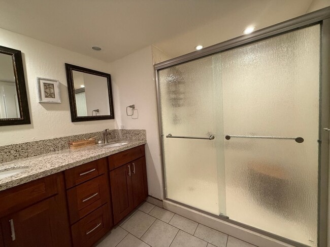 Building Photo - Makaha Valley Towers Fully Furnished. 1 Be...