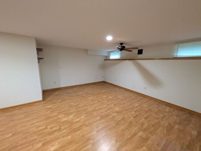 Building Photo - 3 bed / 3 bath House in Deforest!