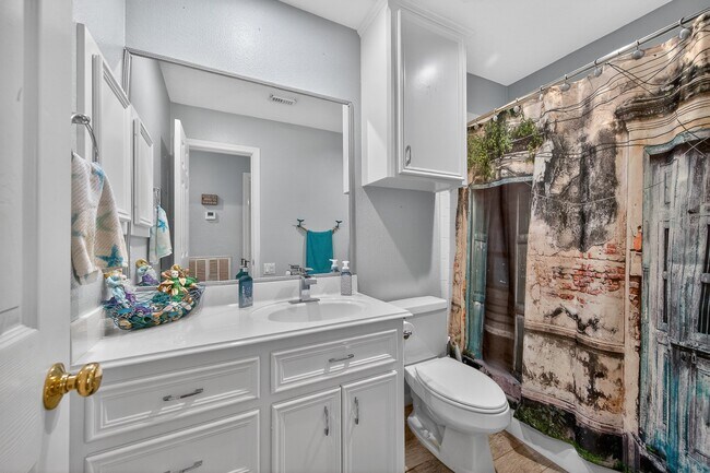 Building Photo - 1017 Pin Oak Dr