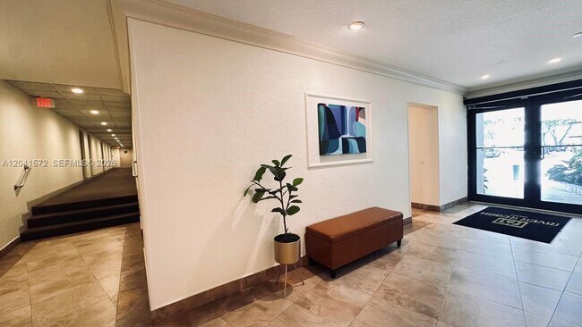 Building Photo - 900 River Reach Dr