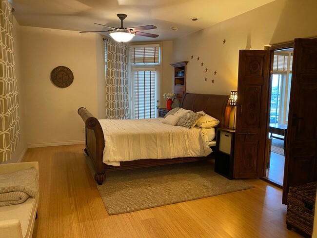 Building Photo - Fully furnished rental in downtown Anchorage