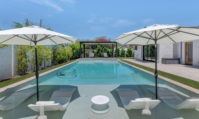 Building Photo - 5812 N 44th Pl