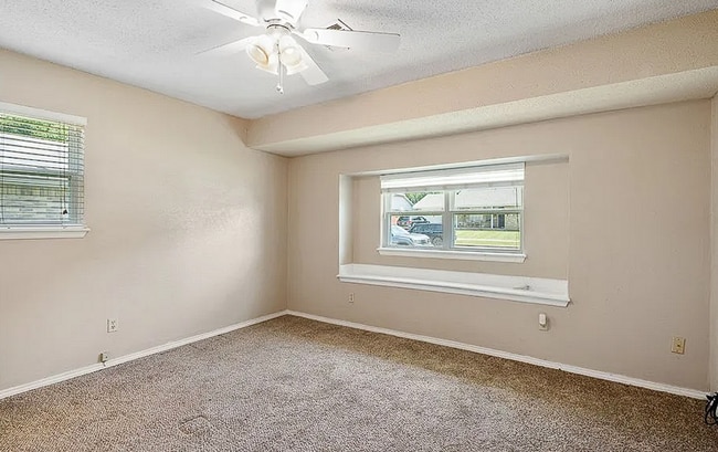 Building Photo - Spacious 3BD, 2BTH Home Right off 12th AVE Minutes from the highway and 5 Minutes from OU Campus!