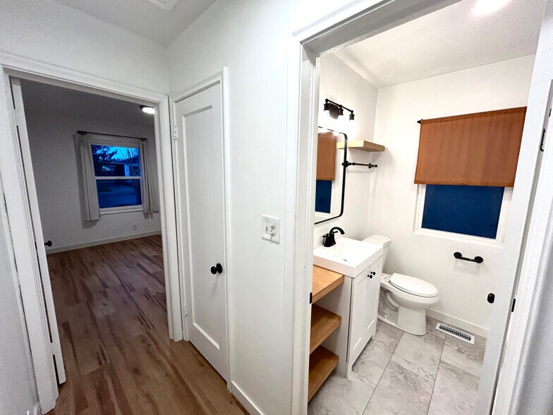 Building Photo - 326 Gregson Ave S