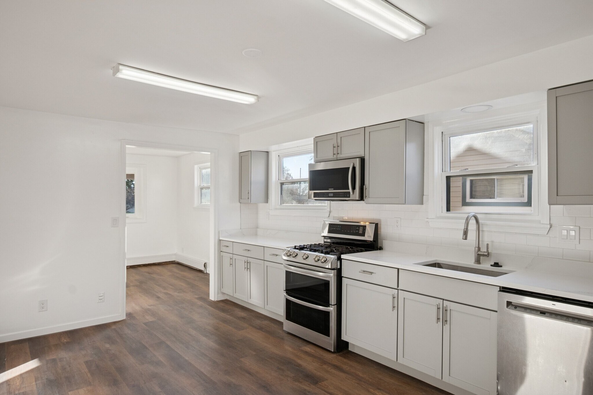 Building Photo - 20916 Pinecrest St