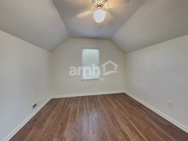 Building Photo - 272 Twin Creeks Rd