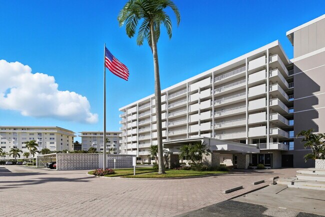 Building Photo - Naples Continental - Condo on the beach!!
