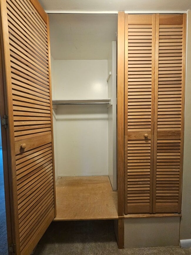 Building Photo - 3 Bedroom House Available July 15, 2026