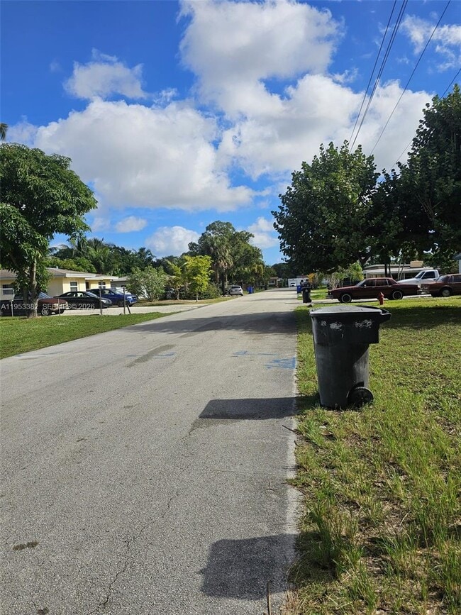 Building Photo - 2488 SW 6th Ct