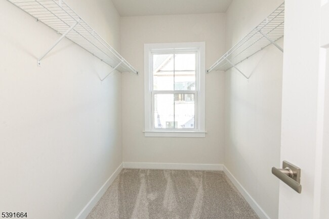 Building Photo - 14 Willow Ln