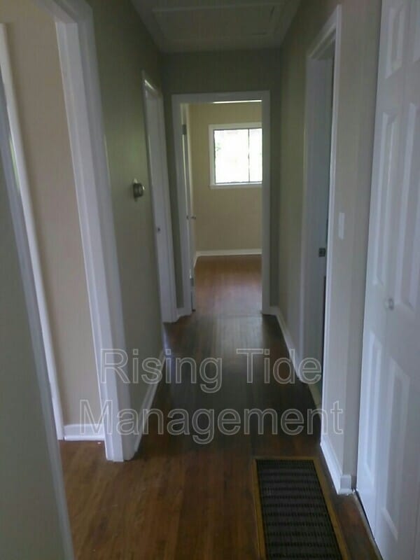 Building Photo - 1109 Barnisdale Rd
