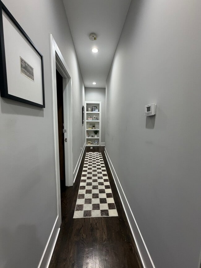 Building Photo - 1472 W Erie St