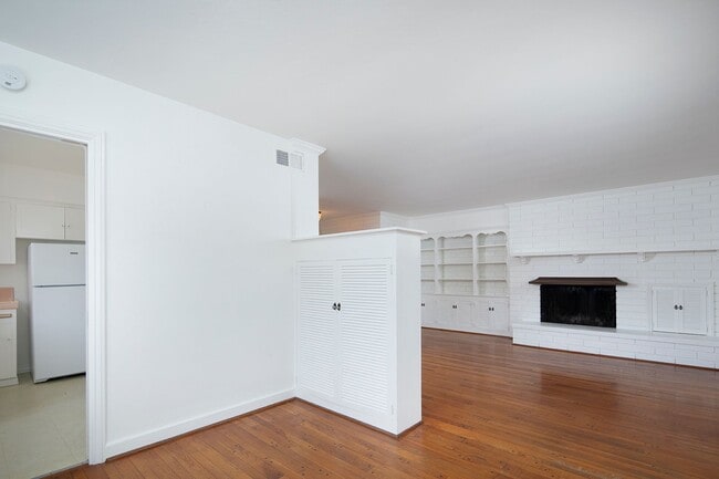 Building Photo - *OPEN HOUSE: 9/28 10-11AM* 2BD/1BA in La J...