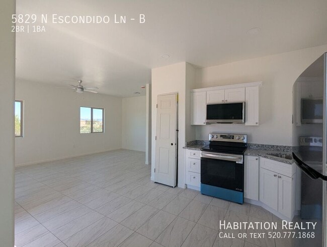 Building Photo - 5829 N Escondido Ln
