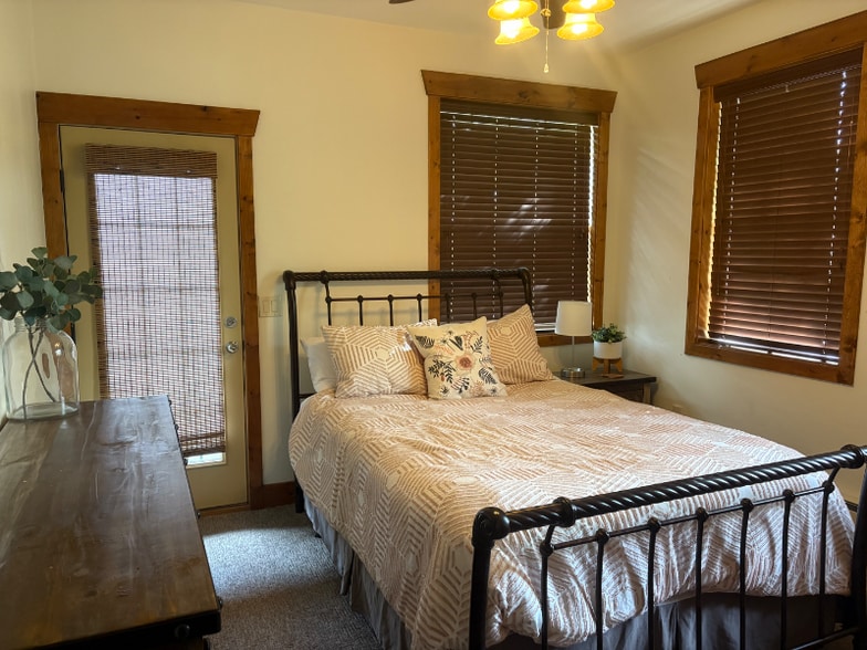 Building Photo - 715 Moraine Ct