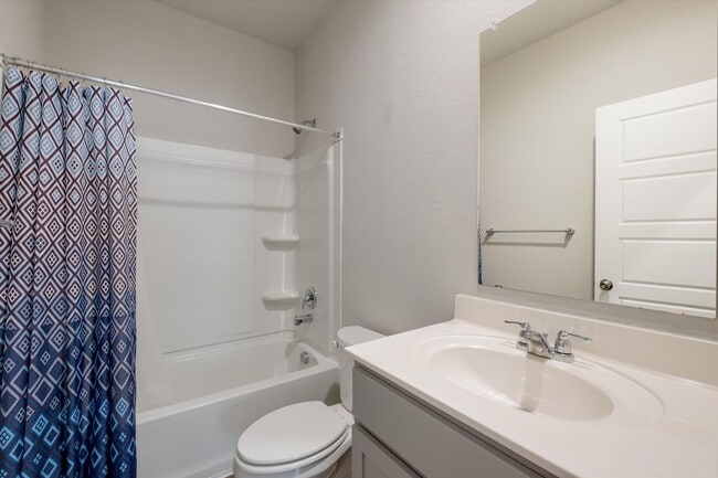 Building Photo - Well-Maintained Home with Modern Conveniences