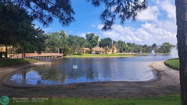 Building Photo - 4759 Via Palm Lakes