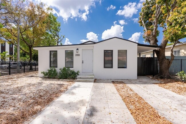 Building Photo - 2100 SW 6th St