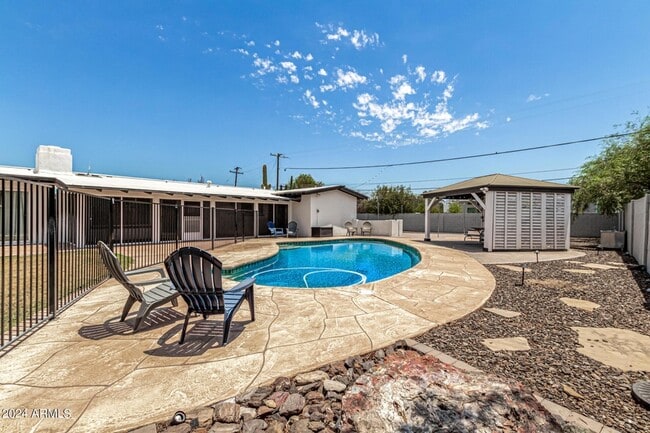 Building Photo - 7667 E Cactus Rd