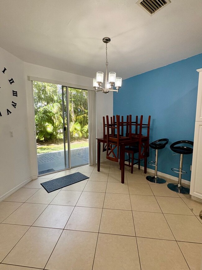 Building Photo - Cozy 3/2.5 Townhome in Convenient Location