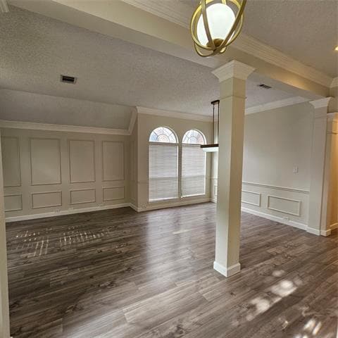 Building Photo - 2817 Oleander Dr
