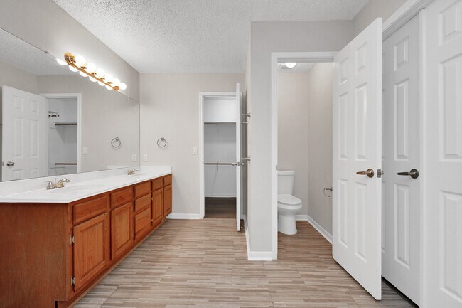 Building Photo - 8823 High Haven Dr