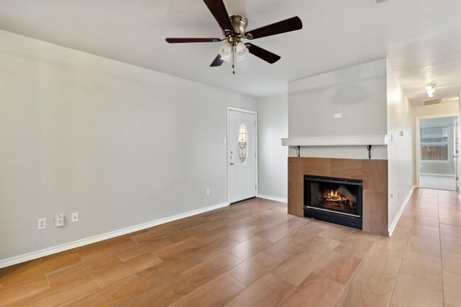 Building Photo - 2907 Kestrel Dr