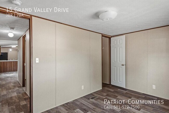 Building Photo - 15 Grand Valley Dr