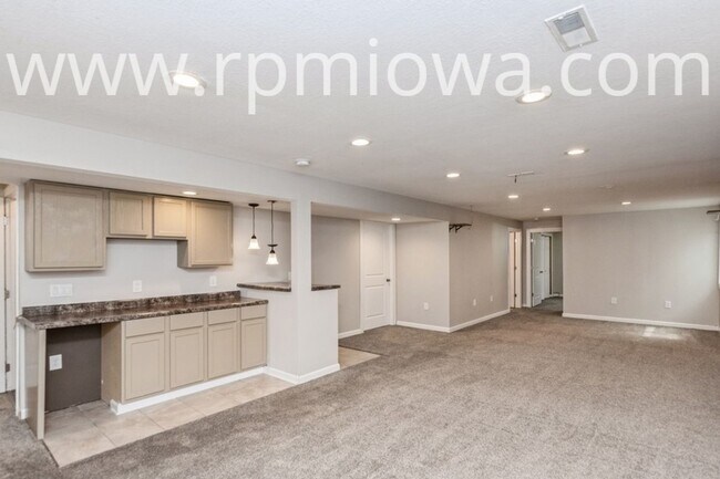 Building Photo - FINISHED BASEMENT!! 4 Bedroom, 3 Bathroom Home in North Ankeny