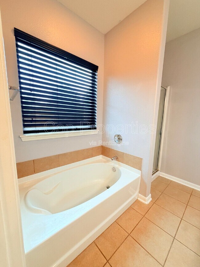 Building Photo - 6711 Buckhorn Cliff