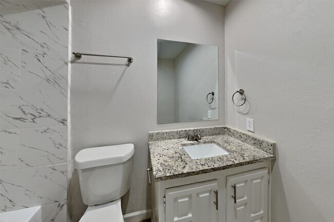 Building Photo - 16935 Kilwinning Dr