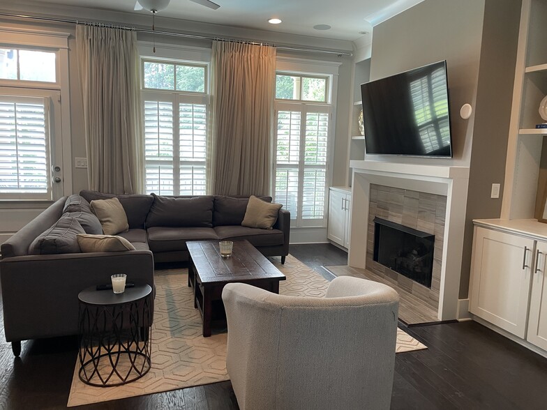 Built-in surround sound speaker system - 2425 Gatebury Cir