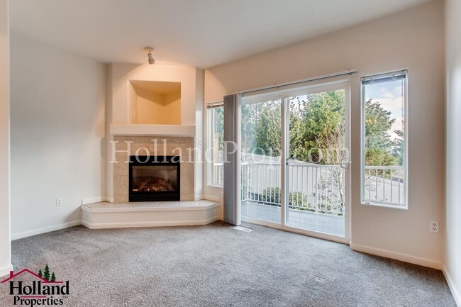 Building Photo - Experience Comfort and Style in This Elegant Murrayhill Townhome!