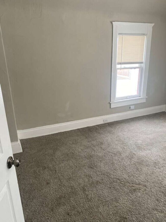 Building Photo - 1974 W 93rd St