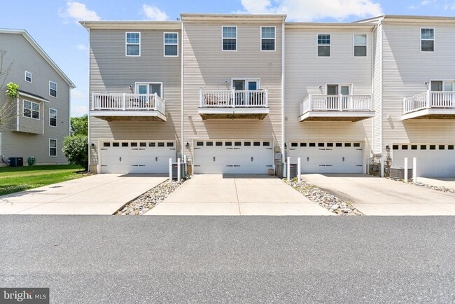 Building Photo - 449 Wistar Pl