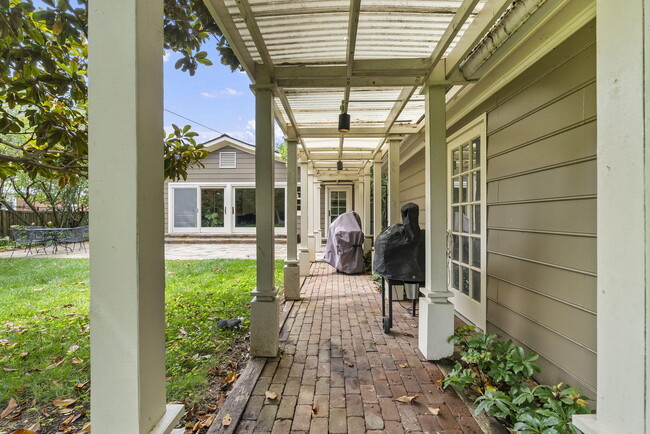 Building Photo - 309 Greenbriar Rd