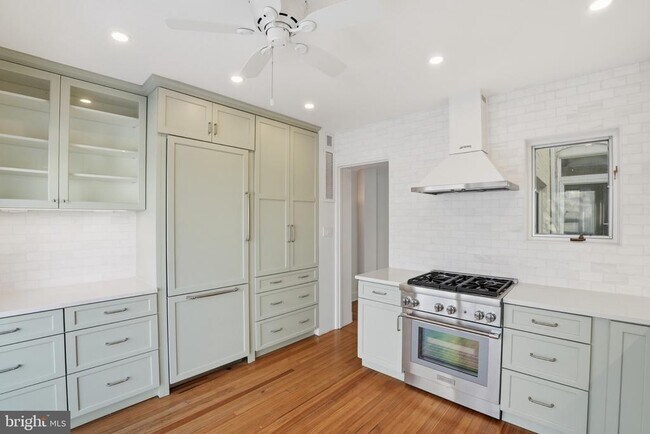 Building Photo - 1635 35th St NW