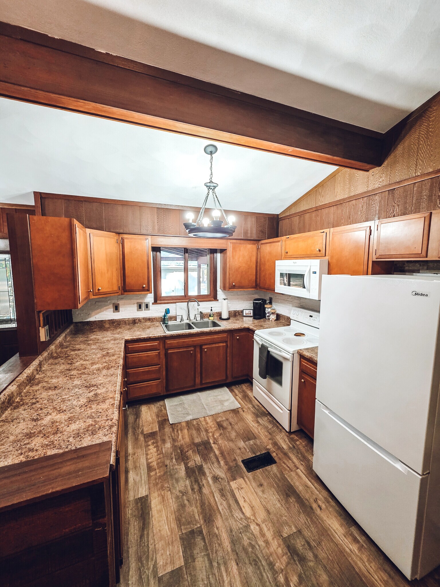 Kitchen with stove, microwave, refrigerator and includes cooking supplies - 1008 W Singing Woods Rd
