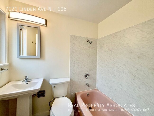 Building Photo - **Recently Renovated** Spacious 1-Bed Clos...