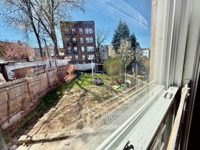 Building Photo - 183 Fairview Ave