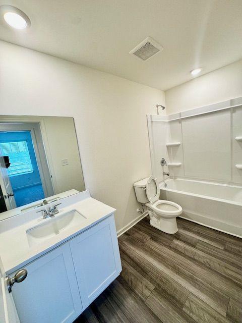 Building Photo - 502 Robson Dr