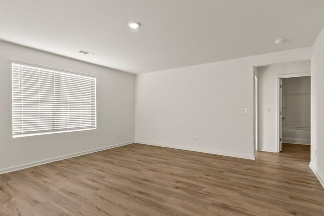Building Photo - New Construction in the Heart of Northport - Available Now