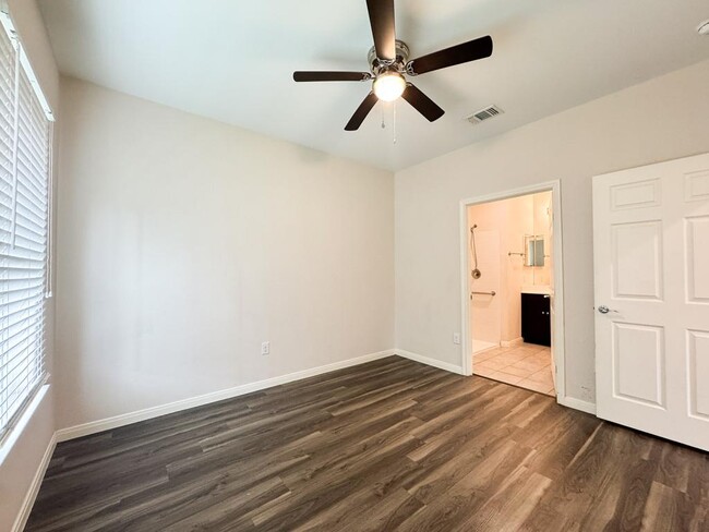 Building Photo - 1408 N De Leon St