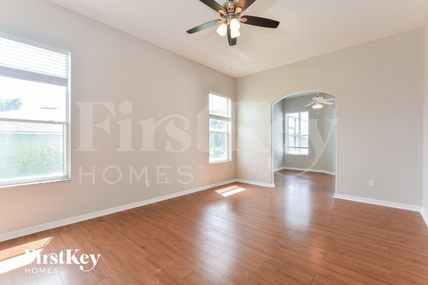 Building Photo - 733 Via Bianca Dr