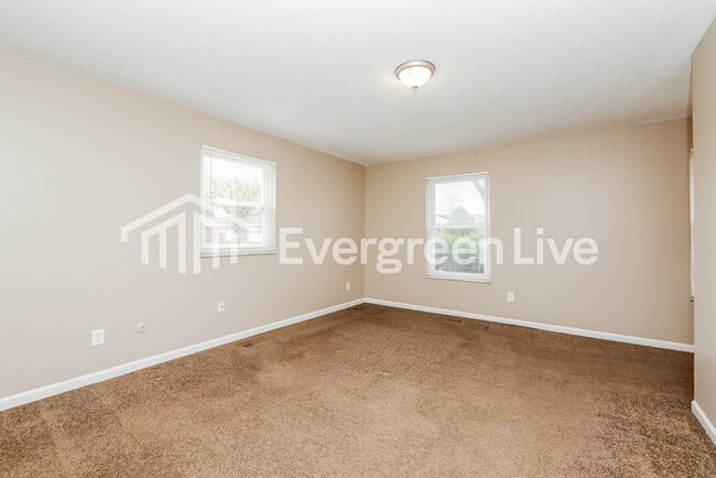 Building Photo - 4571 Sylvan Oak Dr