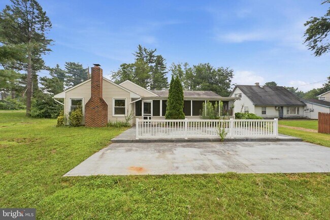 Building Photo - 2 Barnwell Dr