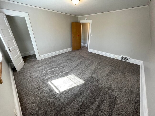 Building Photo - 1705 11th Ave N