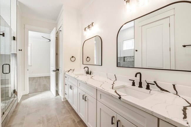 Building Photo - 4056 Biltmore Ave